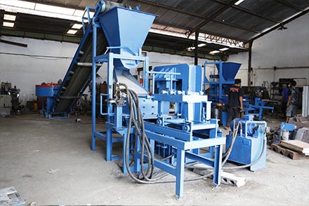 Curb Stone Machine , Curb Stone Making Machine , Curb , Curb Stone , Kerb Machine , Kerb Making Machine