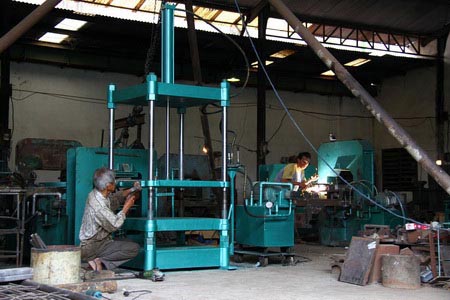 Hydraulic Press Machine - Super Sonic Mch