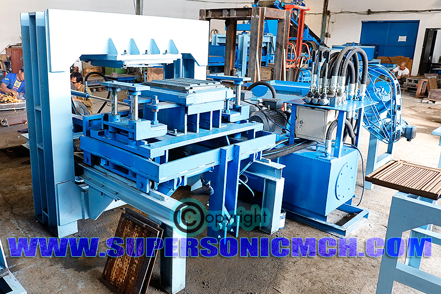 CONCRETE ROOF MACHINE PHOTO